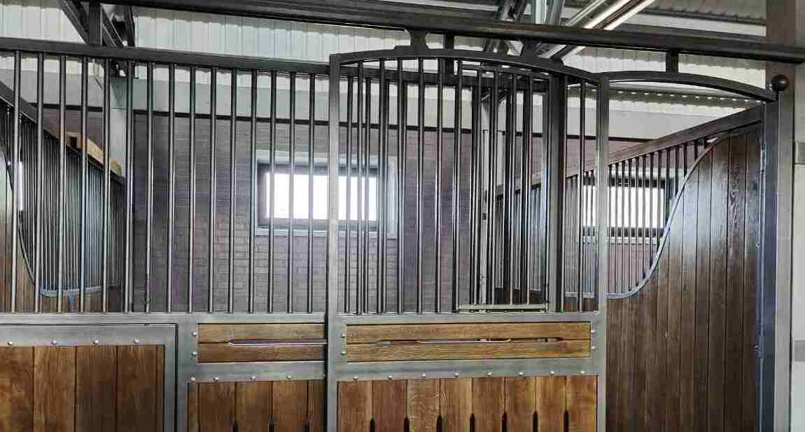 stall with a sliding door with a window. Equine-house customization